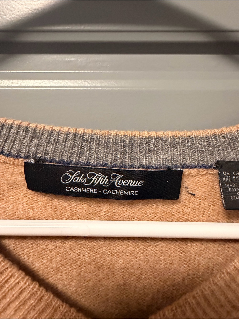Saks Fifth Avenue Men's V-Neck Sweater Camel Tan Cashmere XXL - Picture 2 of 7